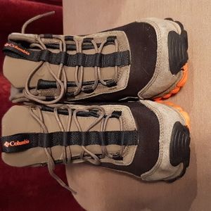 Kids Columbia hiking boots size 3 Olive green w/black and orange trim